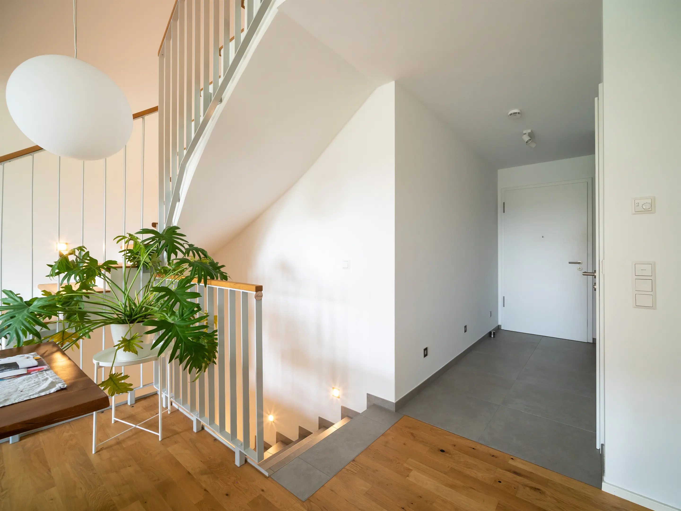 Wohnungsdiele mit Treppe